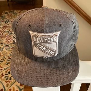 Old Time Hockey NHL New York Rangers silver/gray/white Flexfit small/medium hat